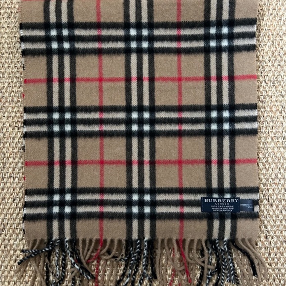 Burberry Classic Vintage Check Cashmere Scarf - Picture 2 of 2